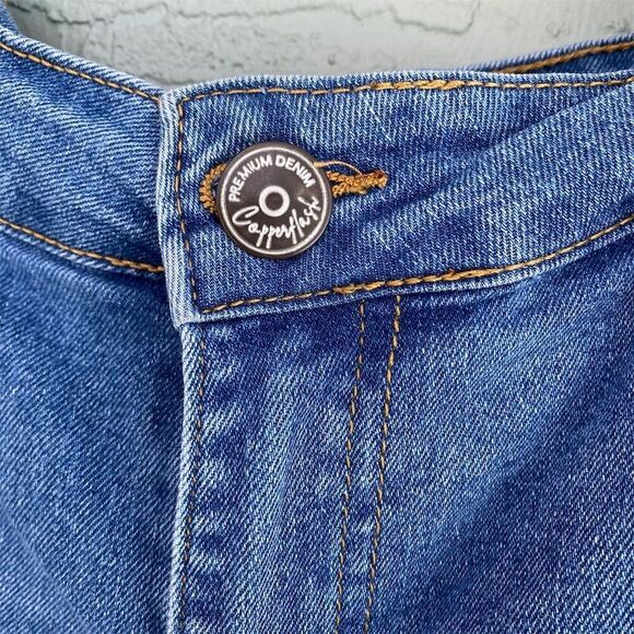 Cooper Flash Women's Mid Rise Denim Shorts Blue Size 14 Casual Summer - Picture 3 of 6